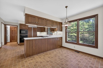 This lovely one-owner four bedroom, three and a half bath brick - photo 11
