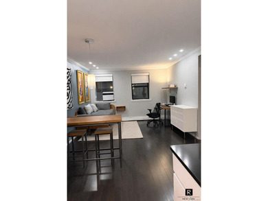 Turnkey and meticulously upgraded, Residence 4C is a - photo 4