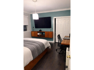 Turnkey and meticulously upgraded, Residence 4C is a - photo 6