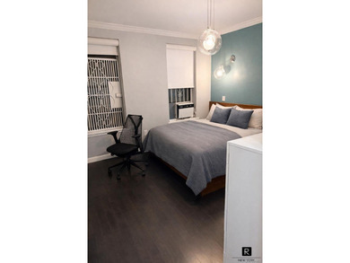 Turnkey and meticulously upgraded, Residence 4C is a - photo 10