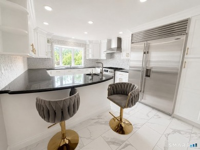 Exceptional Mediterranean Colonial Estate in one of Stamford's - photo 3