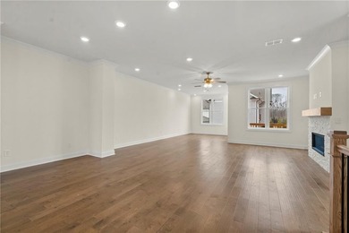 END UNIT TOWNHOME - looking for low maintenance living in an - photo 14