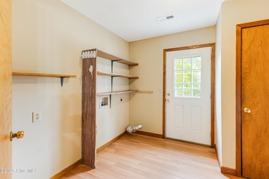 Looking for a Big Private Yard and a nice Handicapped equipped