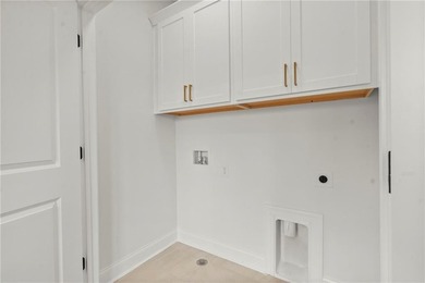 END UNIT TOWNHOME - looking for low maintenance living in an - photo 20