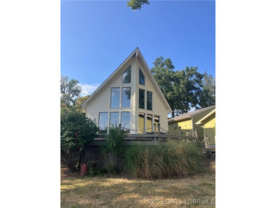 > A wall of windows and vaulted ceilings. Main level living! Big - photo 9