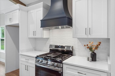 This Adorable and semi-custom craftsman inspired brand new home - photo 8