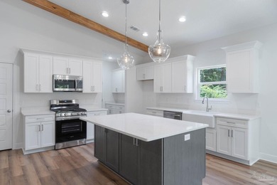 This Adorable and semi-custom craftsman inspired brand new home - photo 4