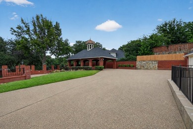 Welcome to an exceptional residence in the prestigious gated Bay - photo 11