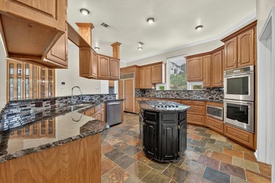Welcome to an exceptional residence in the prestigious gated Bay - photo 13