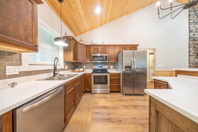 Spring River Front Retreat | Gated Community | 1.13 Acres | - photo 17