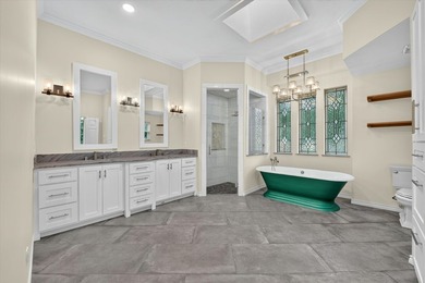 Welcome to an exceptional residence in the prestigious gated Bay - photo 18
