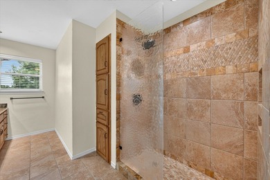 Welcome to an exceptional residence in the prestigious gated Bay - photo 32