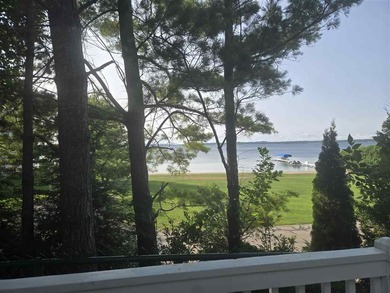 It's all about the great view of Lake Charlevoix! Nice spacious - photo 1