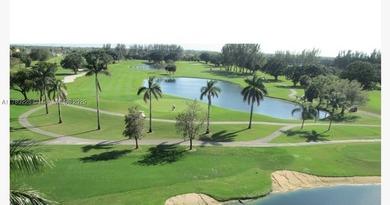 Come and Enjoy Your Lakefront 1st Floor 2 Bedrooms 2 Bathrooms - photo 4