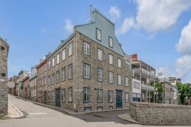 Lake Home For Sale in QuéBec (La Cité-Limoilou), 