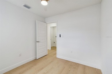 Located in desirable Town N' Country, updated 6 -Bedrooms and 5 - photo 32