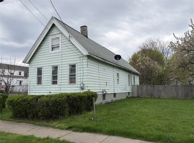 Another Rockin' Rochester Property! This 6-bedroom, 2.5-bath - photo 3