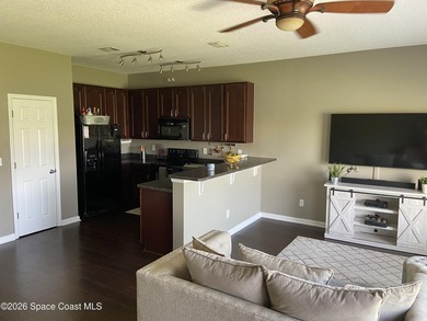 Welcome to this beautifully maintained 2-bedroom, 3-bathroom - photo 7