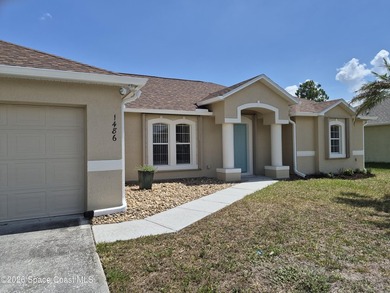 STOP THIS IS THE ONE! THIS HOME OFFERS SOARING VAULTED CEILINGS - photo 2
