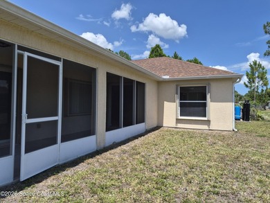 STOP THIS IS THE ONE! THIS HOME OFFERS SOARING VAULTED CEILINGS - photo 3