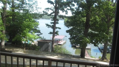 Lake Home ActiveUnderContr in Edwards, Missouri