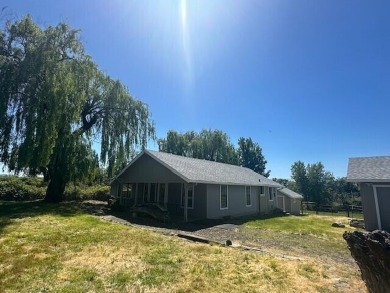 Lake Home Sale Pending in Eagle Point, Oregon