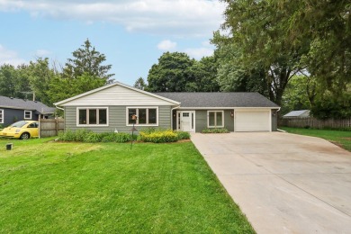 Fowler Lake Home For Sale in Oconomowoc Wisconsin