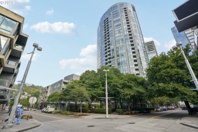 Lake Condo For Sale in Portland, Oregon