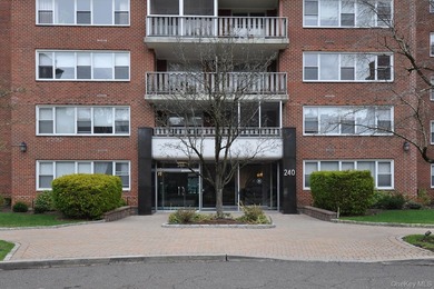 Opportunity Knocks! Sought after Garth Essex---Walk to Scarsdale - photo 1