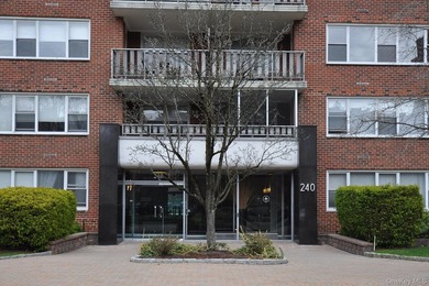 Opportunity Knocks! Sought after Garth Essex---Walk to Scarsdale - photo 2