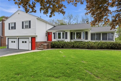 Welcome to effortless living in East Irondequoit, just moments - photo 3