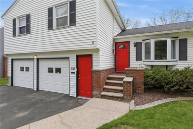Welcome to effortless living in East Irondequoit, just moments - photo 4