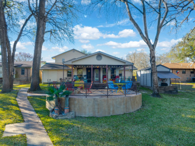 Beautifully Updated Waterfront Home on Lake Palestine - photo 24