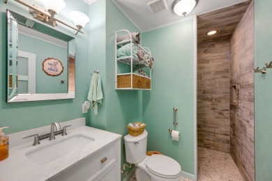 Beautifully Updated Waterfront Home on Lake Palestine - photo 14