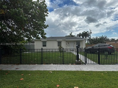Single family 3 bedroom, single-family home sits on an expansive - photo 4