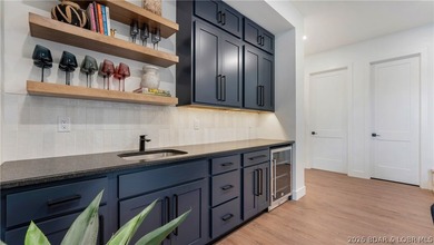 Luxury lakefront living w/ high-end finishes, exceptional - photo 32
