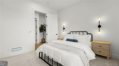Luxury lakefront living w/ high-end finishes, exceptional - photo 37