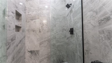 Luxury lakefront living w/ high-end finishes, exceptional - photo 42