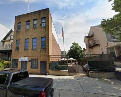 A massive property in the heart of Bay Ridge. This a fantastic - photo 1