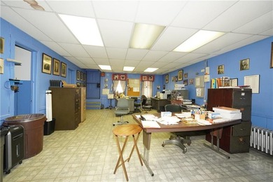 A massive property in the heart of Bay Ridge. This a fantastic - photo 4