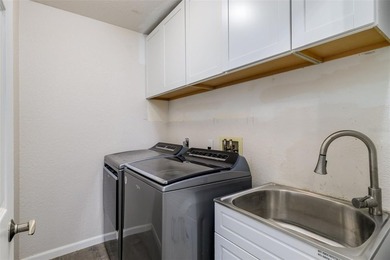 Contemporary style defines this recently remodeled 3 bedroom, 3 - photo 21