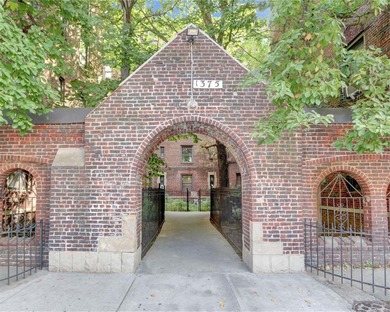 Absolutely beautiful, fully renovated co-op apartment in a