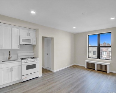 Absolutely beautiful, fully renovated co-op apartment in a