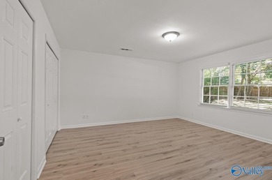 Spacious and move in ready, this beautifully updated 4-bedroom - photo 11