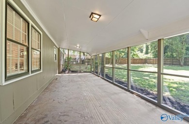 Spacious and move in ready, this beautifully updated 4-bedroom - photo 21