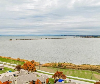 Lake Condo For Sale in Garland, Texas