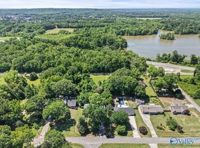 Spacious and move in ready, this beautifully updated 4-bedroom - photo 23