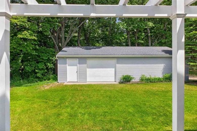 Located just minutes from Lake Michigan public beach, boat - photo 8