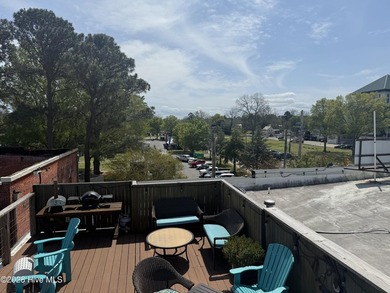 Impeccably maintained 3BR/2BA third-floor waterfront condo in - photo 31