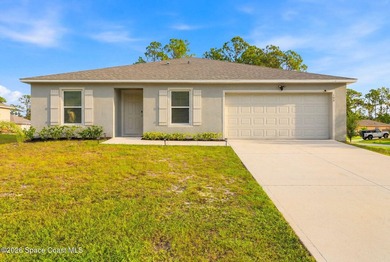 Welcome home to this beautifully designed 4 bedroom, 2 bathroom - photo 2